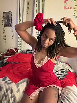 Snapshot of LeyaHoneybuns chatting on 12-23-24, 03:07 LeyaHoneybuns online show from 12-23-24, 03:07