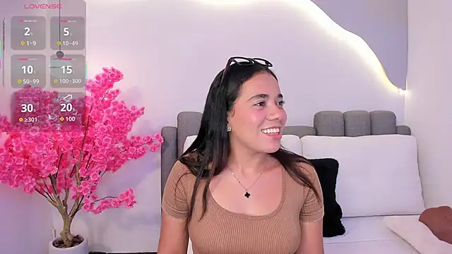 Snapshot of karol_rivera_ chatting on 10-17-25, 10:23 karol rivera online show from 10-17-25, 10:23