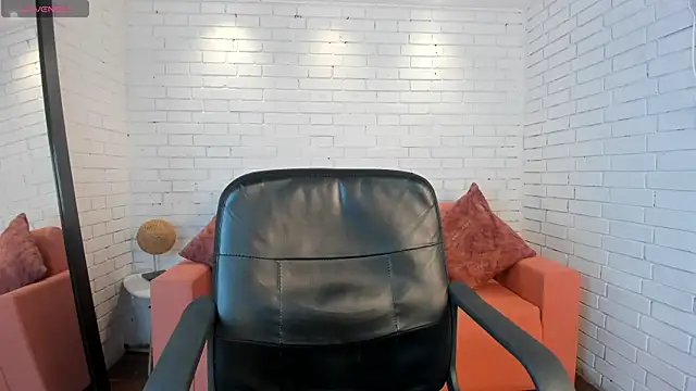 paulina sweett  online show from 10-30-25, 12:28