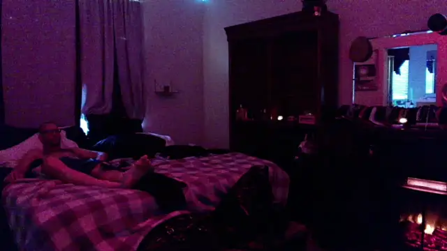 Snapshot of iBoneher69 chatting on 11-21-25, 03:54 iBoneher69 online show from 11-21-25, 03:54