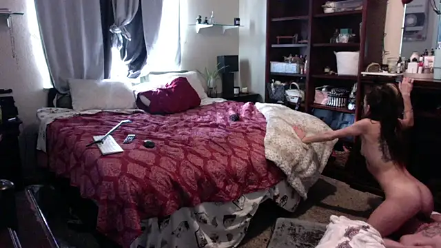 Snapshot of iBoneher69 chatting on 12-16-25, 05:40 iBoneher69 online show from 12-16-25, 05:40