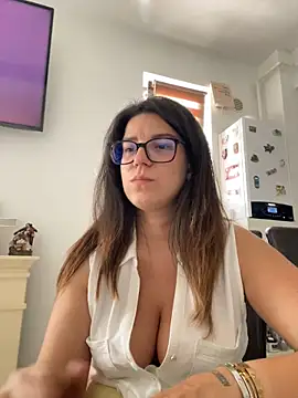 Snapshot of NadiraNoor chatting on 06-01-26, 08:38 NadiraNoor online show from 06-01-26, 08:38