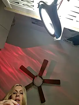 Snapshot of Ina_HotX chatting on 12-17-24, 02:55 Ina HotX online show from 12-17-24, 02:55