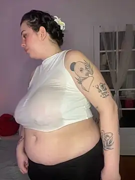 Snapshot of milkyhonybaby chatting on 02-09-25, 02:38 milkyhonybaby online show from 02-09-25, 02:38