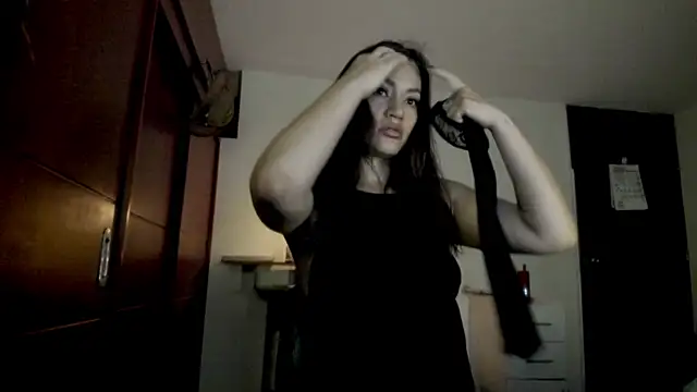 Lucyerobbie online show from 04-14-26, 10:54