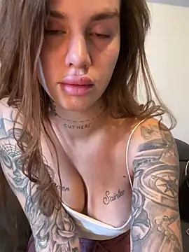 EmiliaCatalina online show from 03-18-25, 09:21