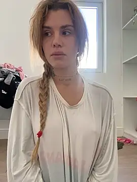 EmiliaCatalina online show from 11-20-25, 04:40