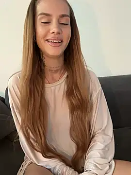 EmiliaCatalina online show from 07-10-26, 07:05