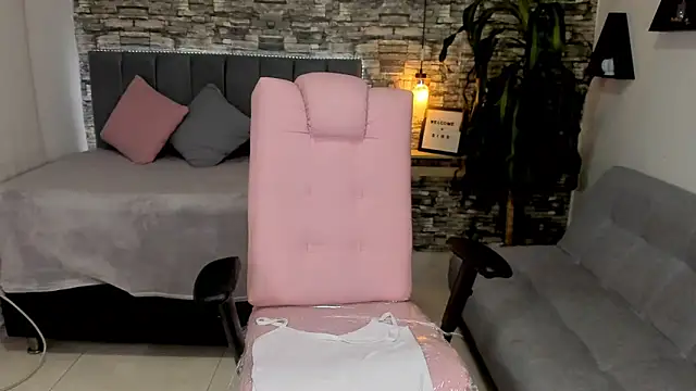 Snapshot of _oliviawilde_1 chatting on 12-15-24, 04:29  oliviawilde 1 online show from 12-15-24, 04:29