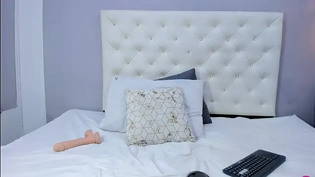 NICOLSKINNY1 online show from 10-06-25, 09:45