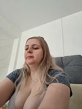 Snapshot of Lady_nice_cat chatting on 05-16-26, 05:59 Lady nice cat online show from 05-16-26, 05:59