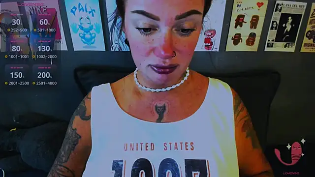 Snapshot of EllieOz chatting on 04-18-26, 02:43 EllieOz online show from 04-18-26, 02:43