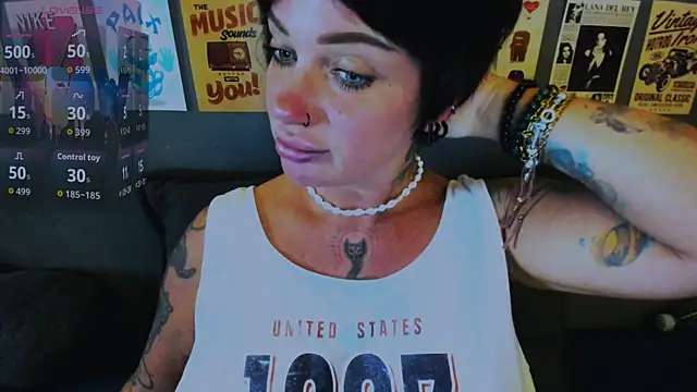 EllieOz online show from 05-30-26, 02:36