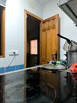 Snapshot of Mistik_red chatting on 09-30-25, 10:31 Mistik red online show from 09-30-25, 10:31