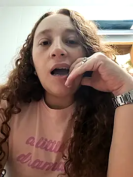 Snapshot of Mistik_red chatting on 10-04-25, 11:58 Mistik red online show from 10-04-25, 11:58