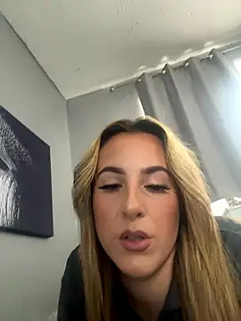 Snapshot of Miss_emilee chatting on 10-07-25, 10:56 Miss emilee online show from 10-07-25, 10:56