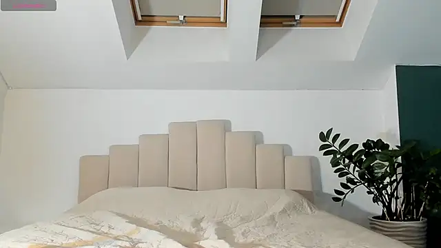 LunAnna online show from 09-28-25, 06:46