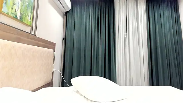 LunAnna online show from 05-15-26, 06:04