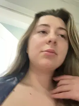 Snapshot of curvyflawless chatting on 01-14-25, 12:03 curvyflawless online show from 01-14-25, 12:03