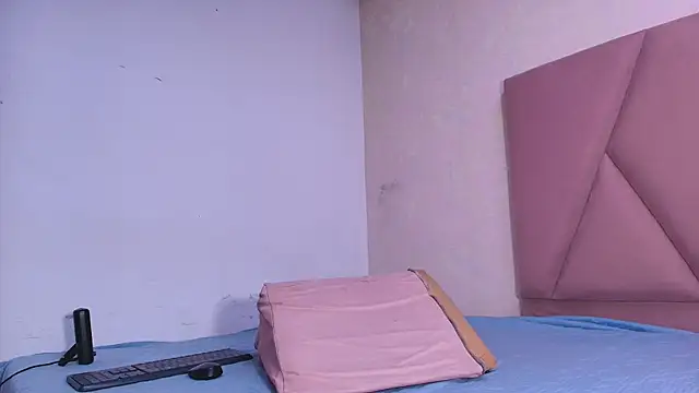 arl chloee online show from 10-25-25, 03:03