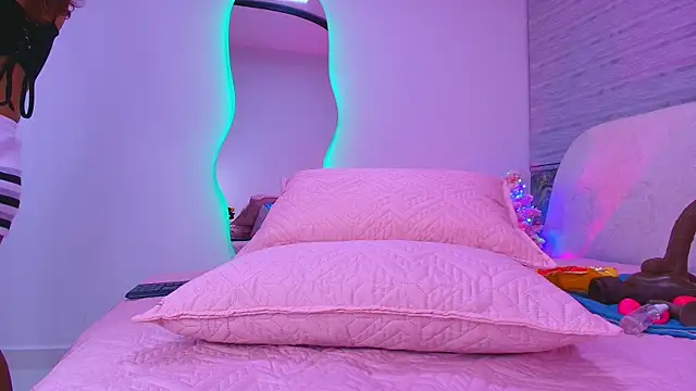 arl chloee online show from 11-23-25, 03:06