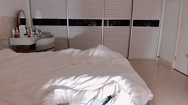 -Lucky Girl online show from 10-14-25, 02:29