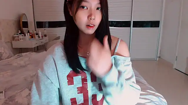 -Lucky Girl online show from 10-28-25, 03:32