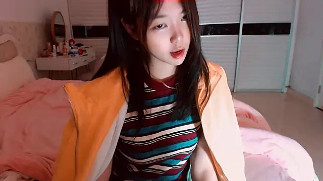 Snapshot of -Lucky_Girl chatting on 04-23-26, 02:13 -Lucky Girl online show from 04-23-26, 02:13