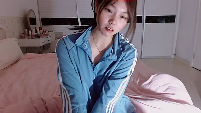 Snapshot of -Lucky_Girl chatting on 05-04-26, 02:35 -Lucky Girl online show from 05-04-26, 02:35