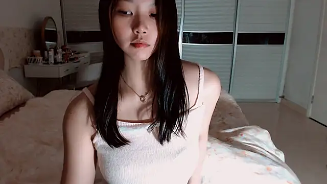 Snapshot of -Lucky_Girl chatting on 05-10-26, 02:33 -Lucky Girl online show from 05-10-26, 02:33