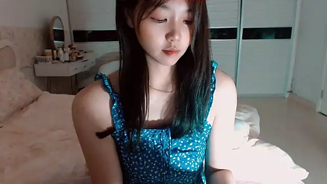 Snapshot of -Lucky_Girl chatting on 05-13-26, 02:09 -Lucky Girl online show from 05-13-26, 02:09