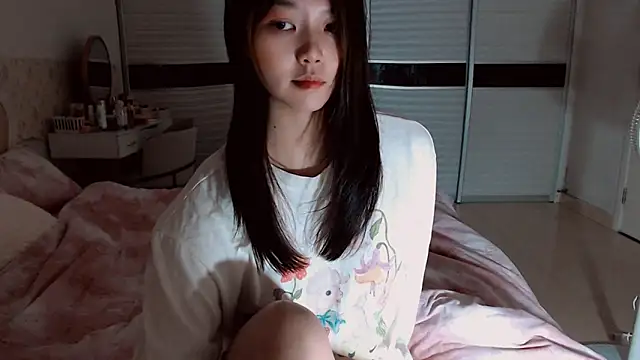 Snapshot of -Lucky_Girl chatting on 05-14-26, 02:24 -Lucky Girl online show from 05-14-26, 02:24