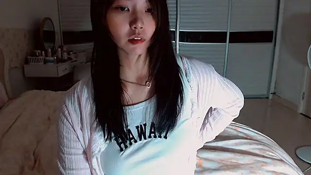 Snapshot of -Lucky_Girl chatting on 05-19-26, 12:44 -Lucky Girl online show from 05-19-26, 12:44
