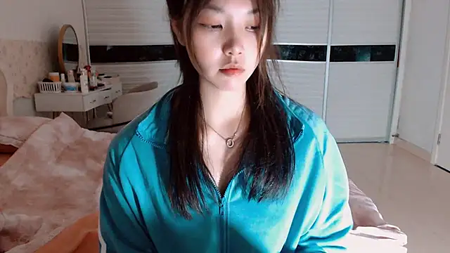 Snapshot of -Lucky_Girl chatting on 05-20-26, 01:06 -Lucky Girl online show from 05-20-26, 01:06