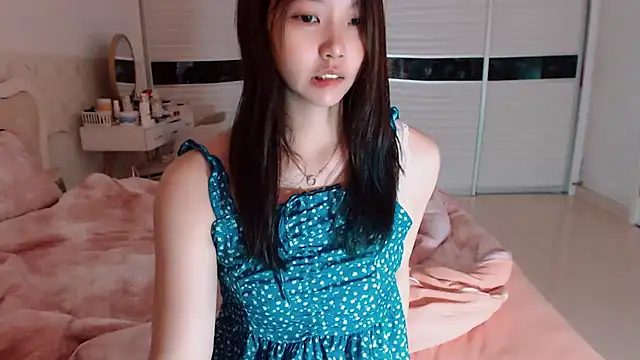 Snapshot of -Lucky_Girl chatting on 05-21-26, 01:45 -Lucky Girl online show from 05-21-26, 01:45