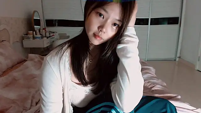 Snapshot of -Lucky_Girl chatting on 05-21-26, 01:51 -Lucky Girl online show from 05-21-26, 01:51