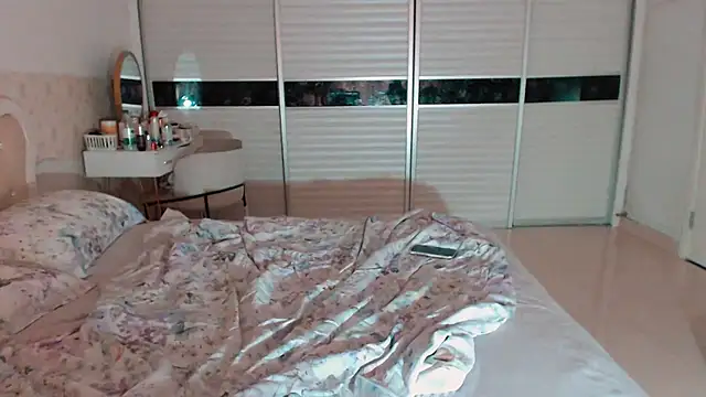 Snapshot of -Lucky_Girl chatting on 05-23-26, 02:28 -Lucky Girl online show from 05-23-26, 02:28