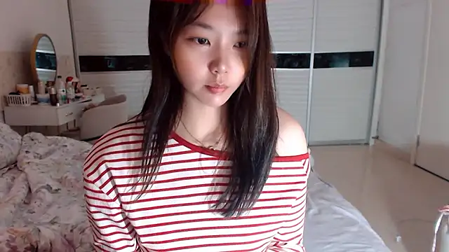 Snapshot of -Lucky_Girl chatting on 05-24-26, 01:32 -Lucky Girl online show from 05-24-26, 01:32