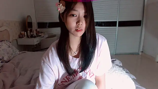 Snapshot of -Lucky_Girl chatting on 05-25-26, 12:55 -Lucky Girl online show from 05-25-26, 12:55