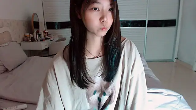 Snapshot of -Lucky_Girl chatting on 05-26-26, 02:18 -Lucky Girl online show from 05-26-26, 02:18
