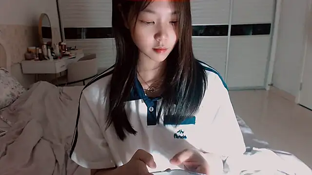 Snapshot of -Lucky_Girl chatting on 05-26-26, 02:24 -Lucky Girl online show from 05-26-26, 02:24