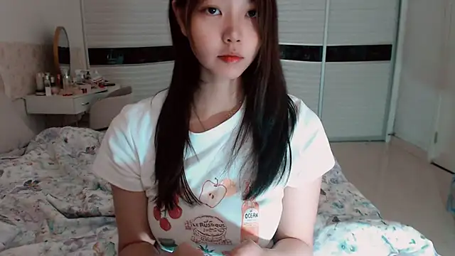 Snapshot of -Lucky_Girl chatting on 06-04-26, 01:22 -Lucky Girl online show from 06-04-26, 01:22