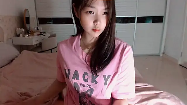 Snapshot of -Lucky_Girl chatting on 06-08-26, 02:06 -Lucky Girl online show from 06-08-26, 02:06