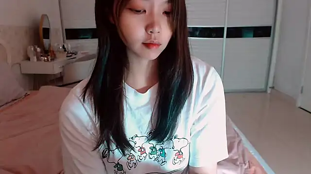 Snapshot of -Lucky_Girl chatting on 06-10-26, 02:01 -Lucky Girl online show from 06-10-26, 02:01