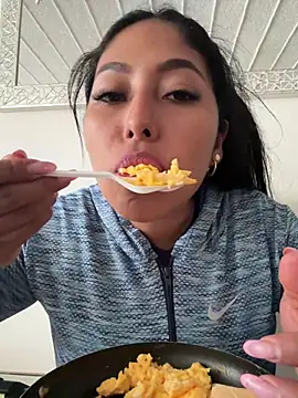 emmyjhonson07 online show from 04-21-26, 12:11