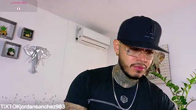 JordanSmiith  online show from 02-10-26, 08:02