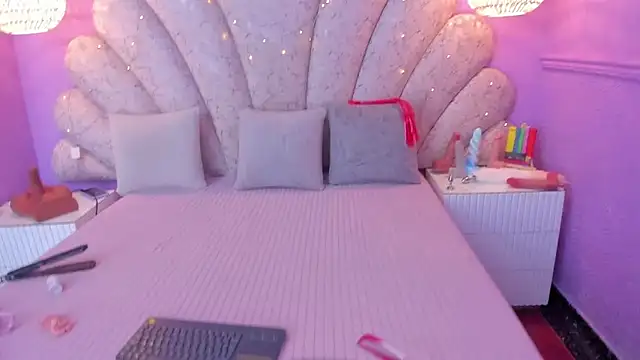 chloe watson  online show from 03-13-25, 07:50