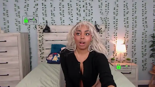 Snapshot of RobynKnight chatting on 02-06-26, 05:01 RobynKnight online show from 02-06-26, 05:01