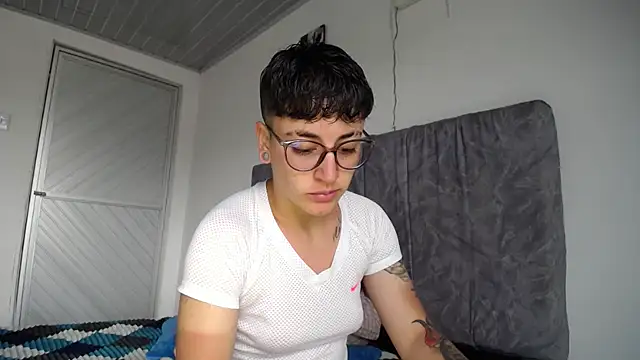 linda 33 online show from 04-21-26, 06:44