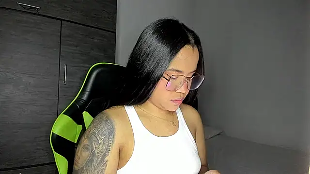 leila 22 online show from 02-24-25, 01:42